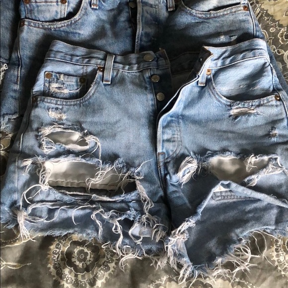 LEVI’S cutoffs bundle - Picture 4 of 8